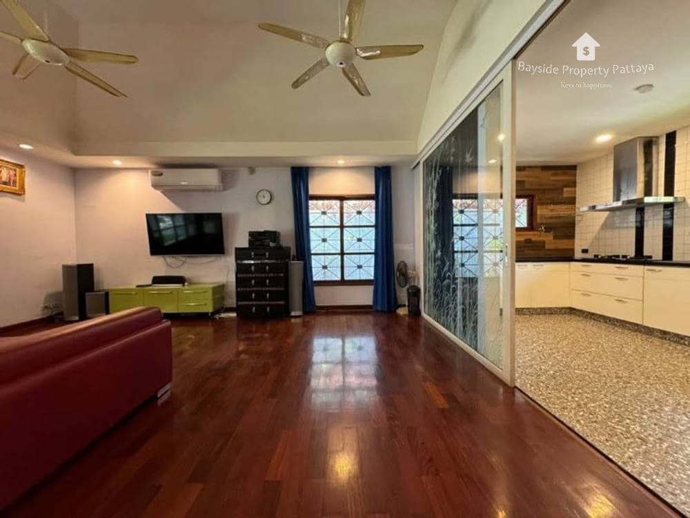 Geräumiges Einfamilienhaus mit 5 Schlafzimmern und Klimaanlage in East Pattaya 6