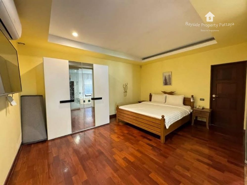 Geräumiges Einfamilienhaus mit 5 Schlafzimmern und Klimaanlage in East Pattaya 7
