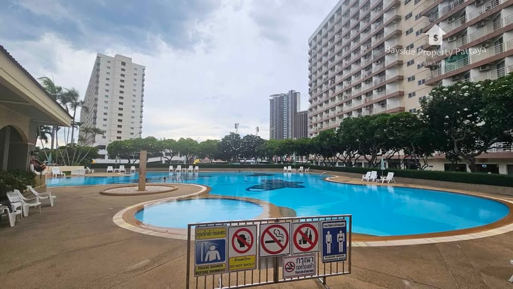 芭提雅中天海滩Rimhat Condominium公寓30平米开间户型1卫出售 5
