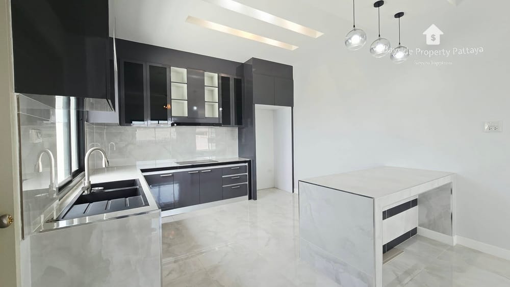 Продам 3-к. дом, 250м², с участком, Восточная Паттайя 15
