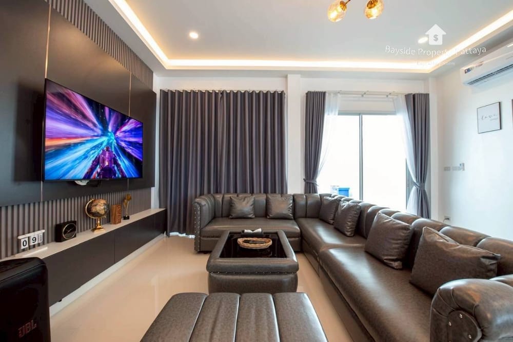 Geräumige 5-Schlafzimmer Poolvilla in Ost-Pattaya zu verkaufen – Haustierfreundlich & Klimatisiert 9