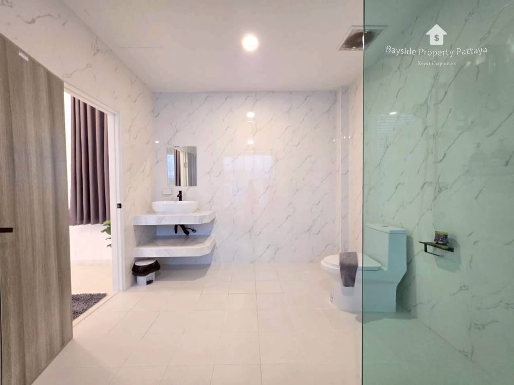 Geräumige 5-Schlafzimmer Poolvilla in Ost-Pattaya zu verkaufen – Haustierfreundlich & Klimatisiert 22