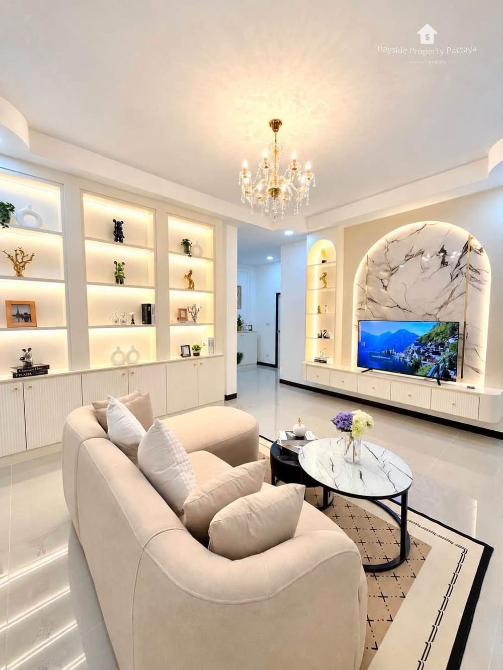Modern 3-Bedroom Detached House for Sale in Nong Pla Lai, Pattaya with City Views 8