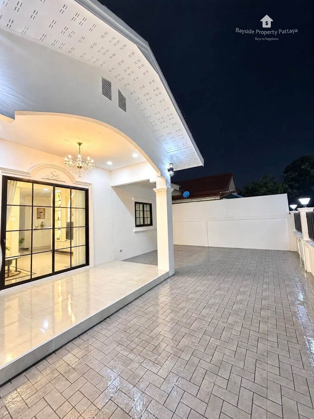 Modern 3-Bedroom Detached House for Sale in Nong Pla Lai, Pattaya with City Views 12