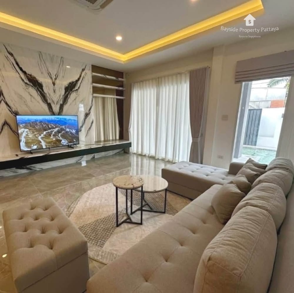 Spacious 4-Bedroom House for Sale in Jomtien, Pattaya with Air Conditioning 2