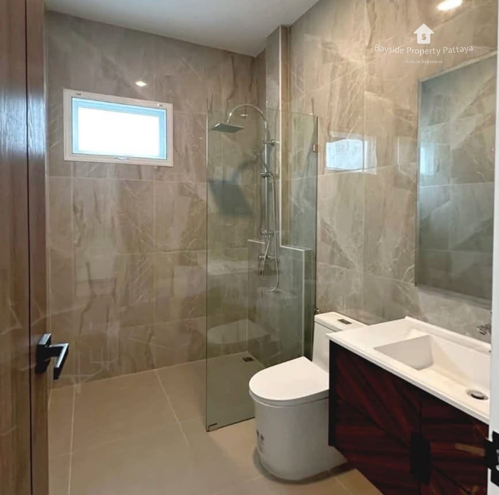 Spacious 4-Bedroom House for Sale in Jomtien, Pattaya with Air Conditioning 7
