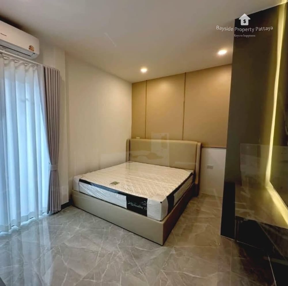Spacious 4-Bedroom House for Sale in Jomtien, Pattaya with Air Conditioning 9