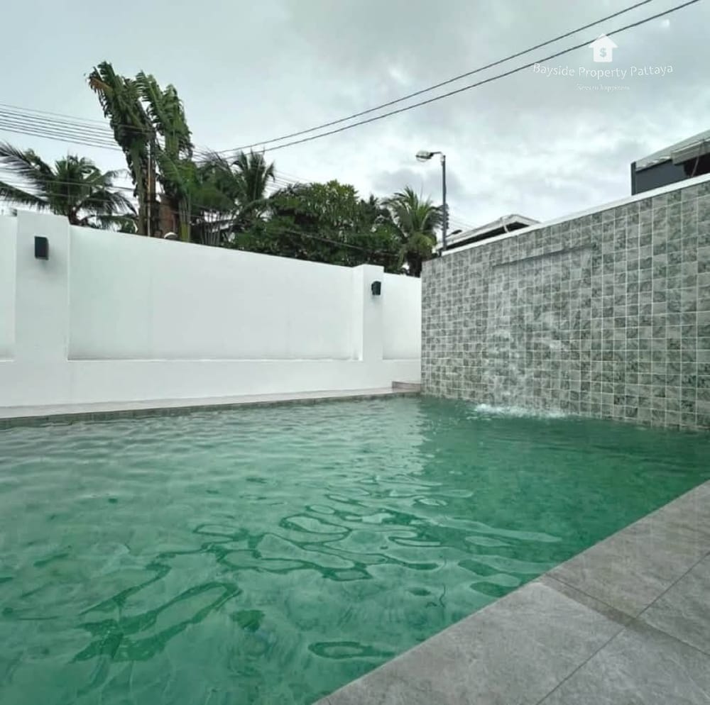 Spacious 4-Bedroom House for Sale in Jomtien, Pattaya with Air Conditioning 10