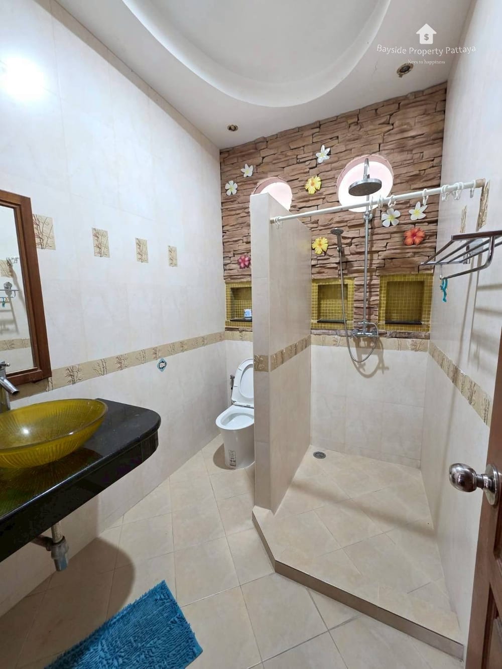 Spacious 3-Bedroom House with Parking in East Pattaya for Sale 9