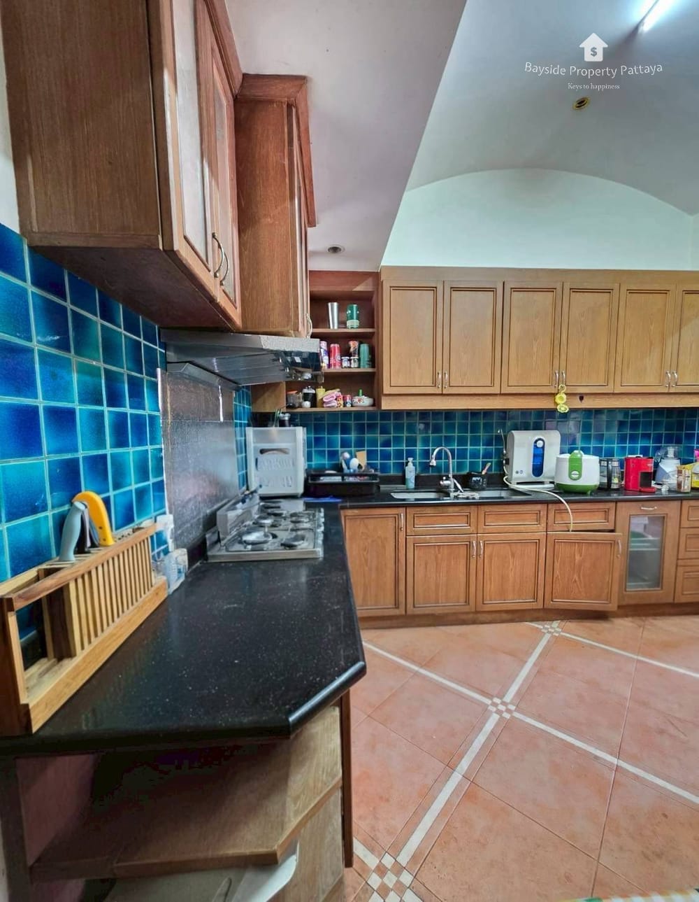 Spacious 3-Bedroom House with Parking in East Pattaya for Sale 6