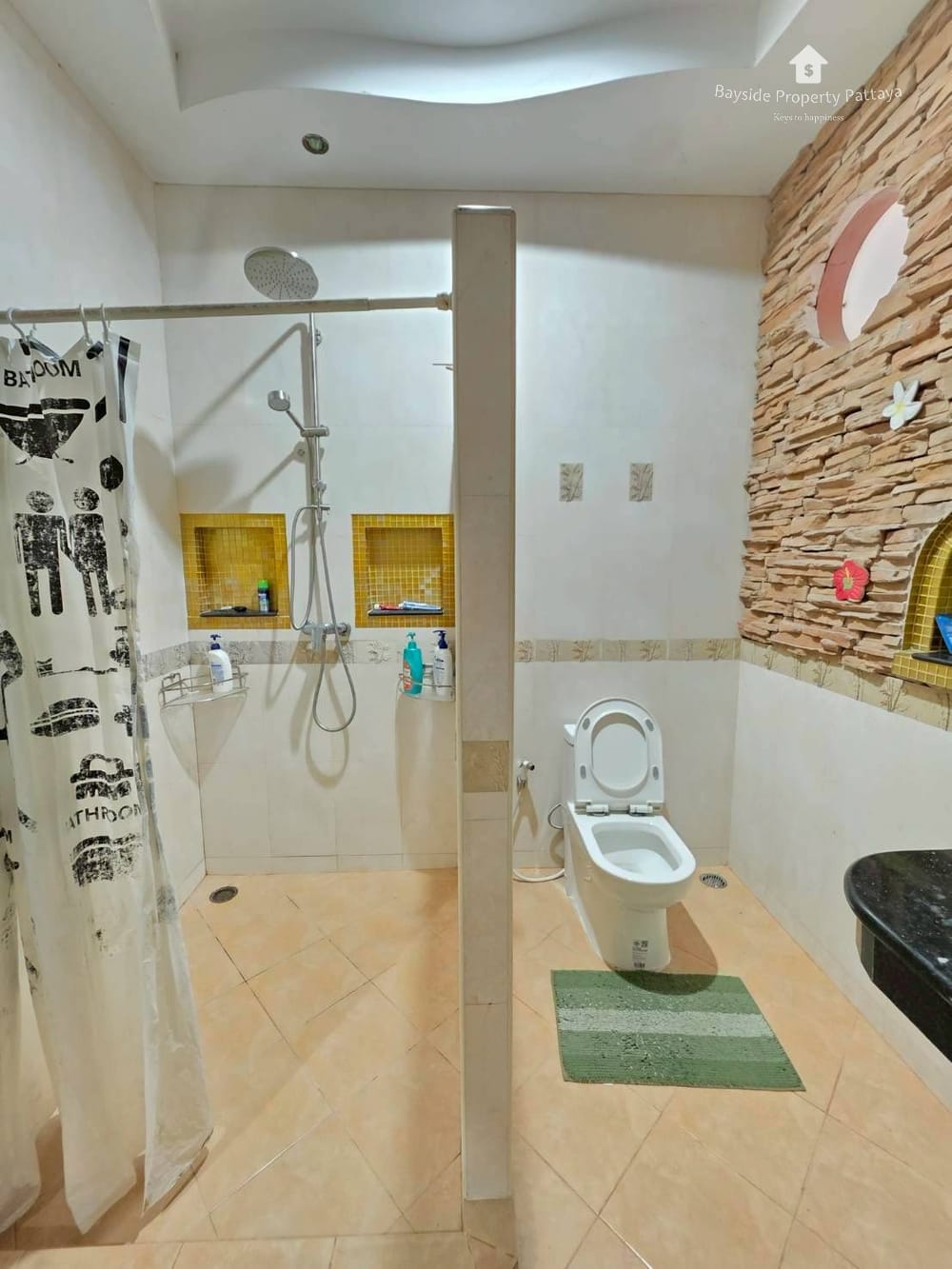 Spacious 3-Bedroom House with Parking in East Pattaya for Sale 8