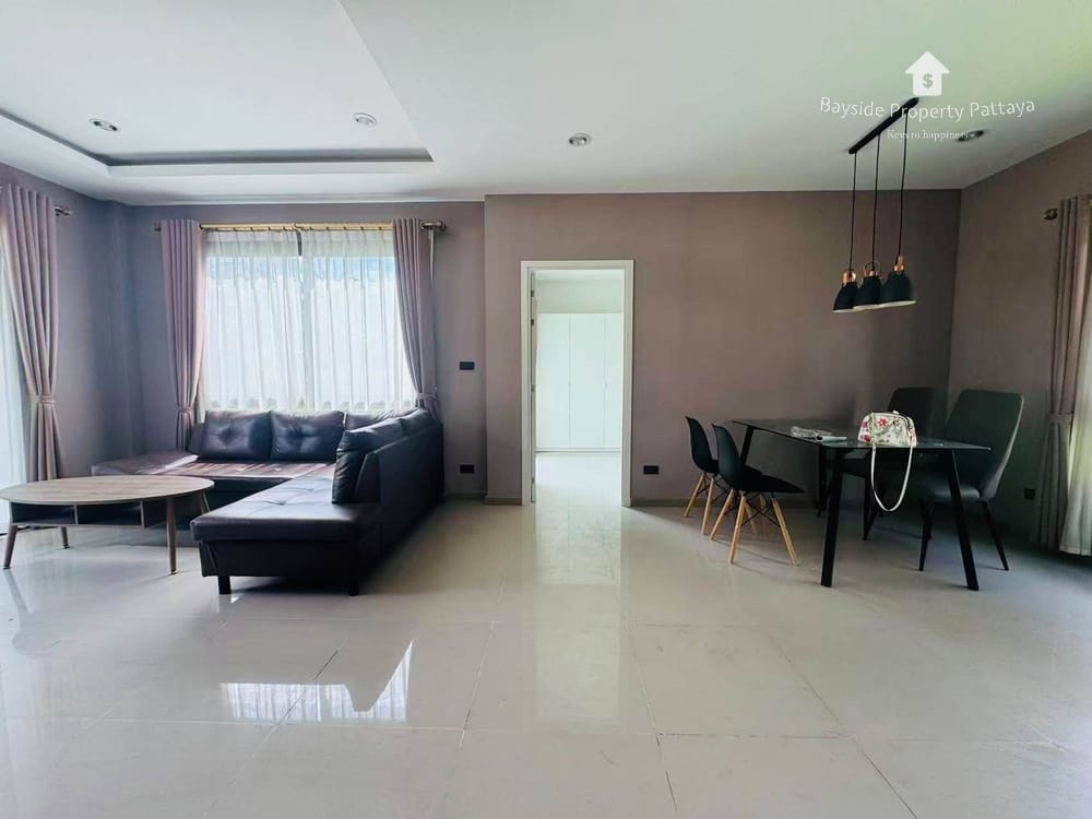 Spacious 4-Bedroom Detached House for Sale in Nong Pla Lai, Pattaya with Air Conditioning 2
