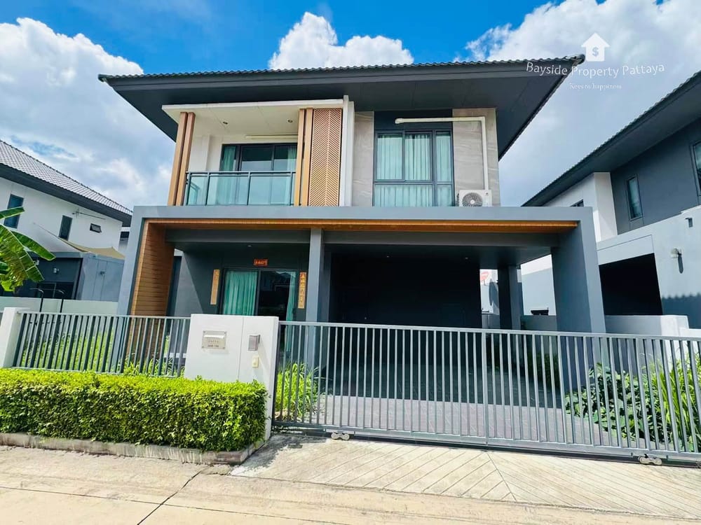 Spacious 4-Bedroom Detached House for Sale in Nong Pla Lai, Pattaya with Air Conditioning 1