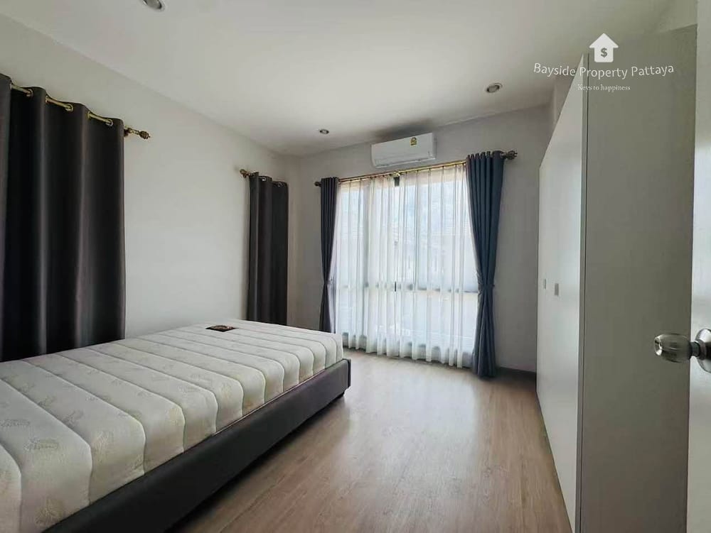 Spacious 4-Bedroom Detached House for Sale in Nong Pla Lai, Pattaya with Air Conditioning 4