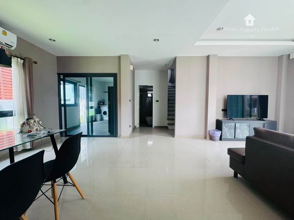 Spacious 4-Bedroom Detached House for Sale in Nong Pla Lai, Pattaya with Air Conditioning 6