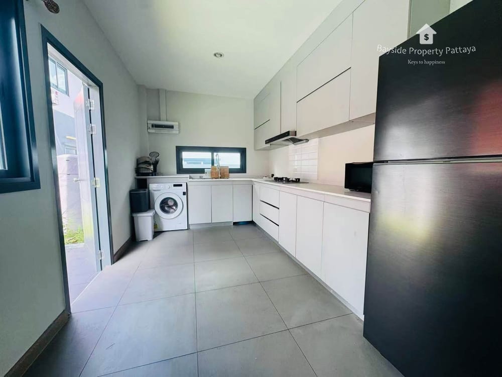 Spacious 4-Bedroom Detached House for Sale in Nong Pla Lai, Pattaya with Air Conditioning 8