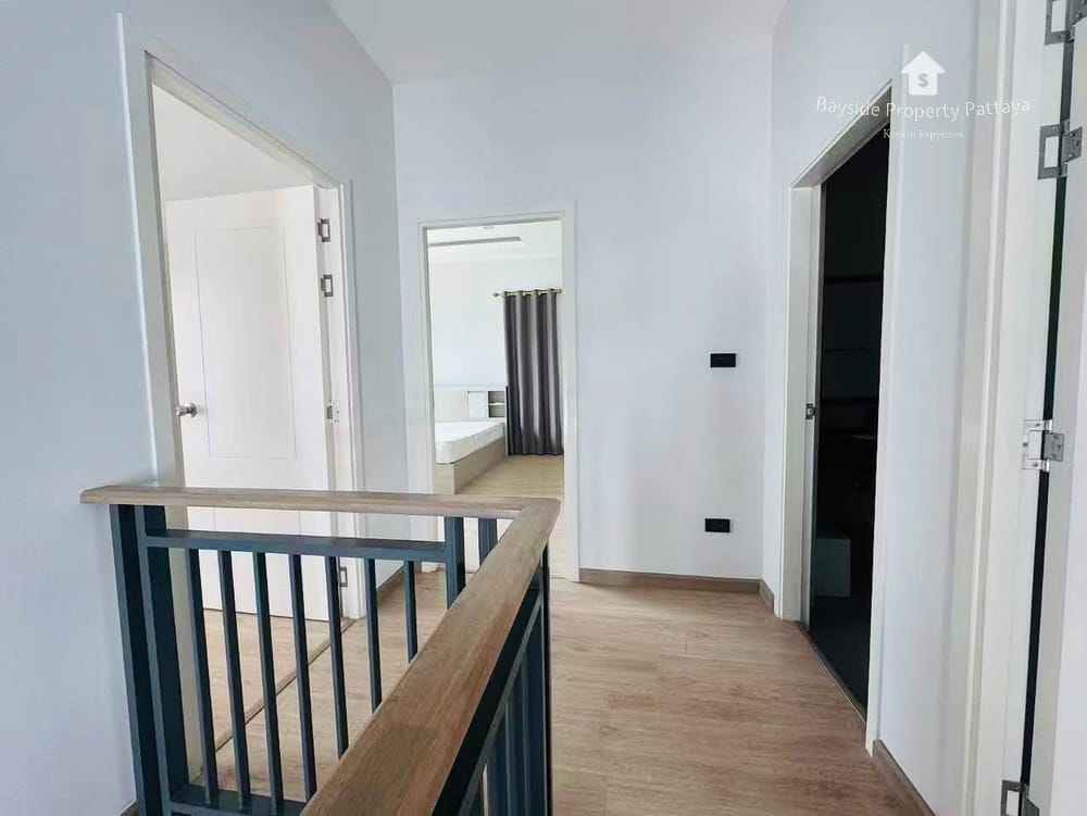 Spacious 4-Bedroom Detached House for Sale in Nong Pla Lai, Pattaya with Air Conditioning 9
