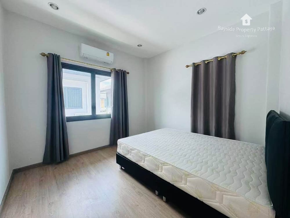 Spacious 4-Bedroom Detached House for Sale in Nong Pla Lai, Pattaya with Air Conditioning 11