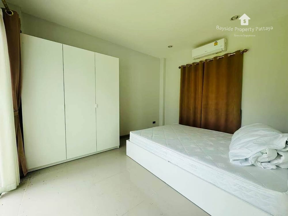 Spacious 4-Bedroom Detached House for Sale in Nong Pla Lai, Pattaya with Air Conditioning 12
