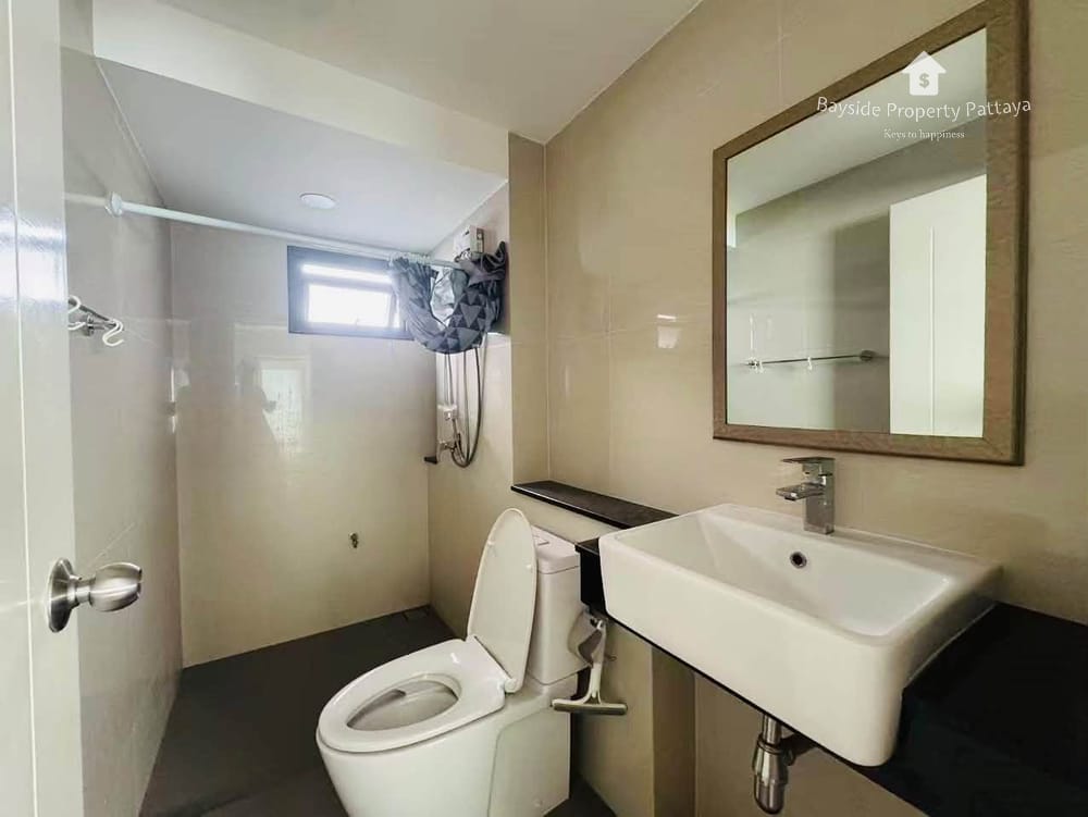 Spacious 4-Bedroom Detached House for Sale in Nong Pla Lai, Pattaya with Air Conditioning 14