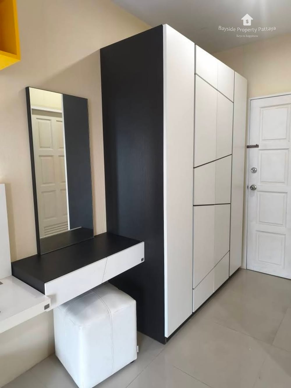 Sea View Studio for Sale at Wongamat Beach, Pattaya with Air Conditioning 3