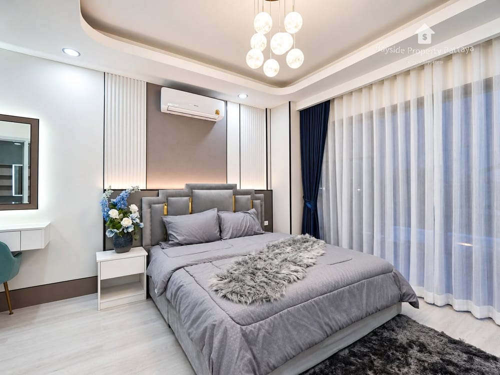 Spacious 4-Bedroom Detached House for Sale in East Pattaya with Air Conditioning 3