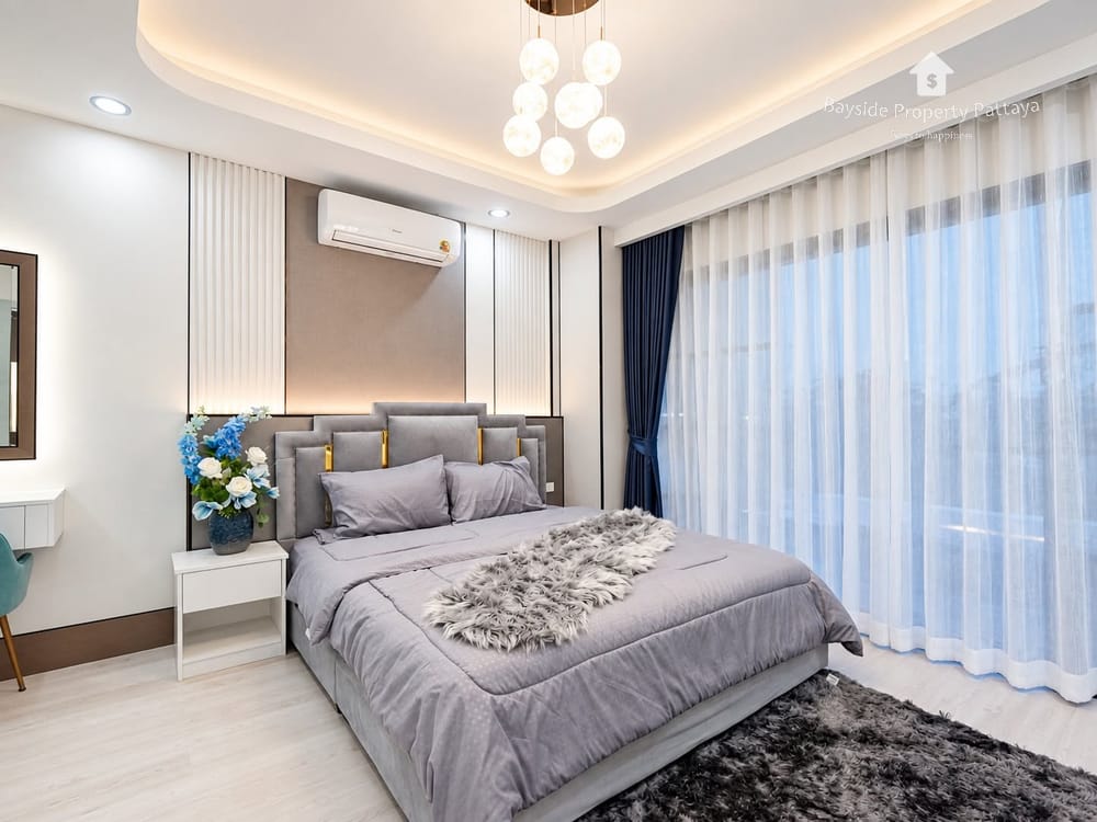 Spacious 4-Bedroom Detached House for Sale in East Pattaya with Air Conditioning 7