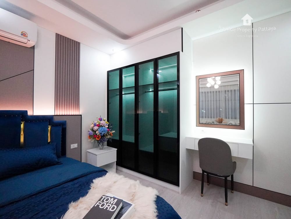 Spacious 4-Bedroom Detached House for Sale in East Pattaya with Air Conditioning 9