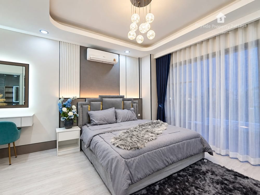 Spacious 4-Bedroom Detached House for Sale in East Pattaya with Air Conditioning 11