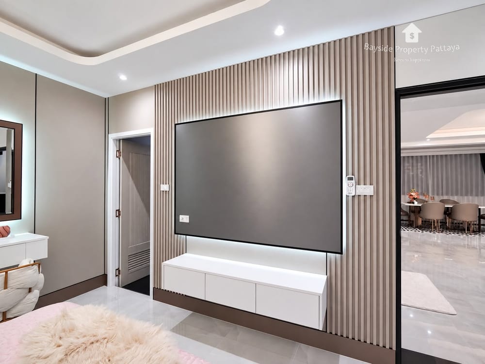 Spacious 4-Bedroom Detached House for Sale in East Pattaya with Air Conditioning 12