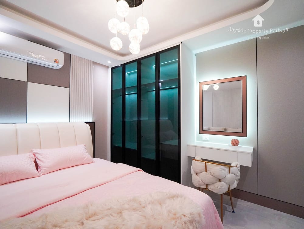 Spacious 4-Bedroom Detached House for Sale in East Pattaya with Air Conditioning 18
