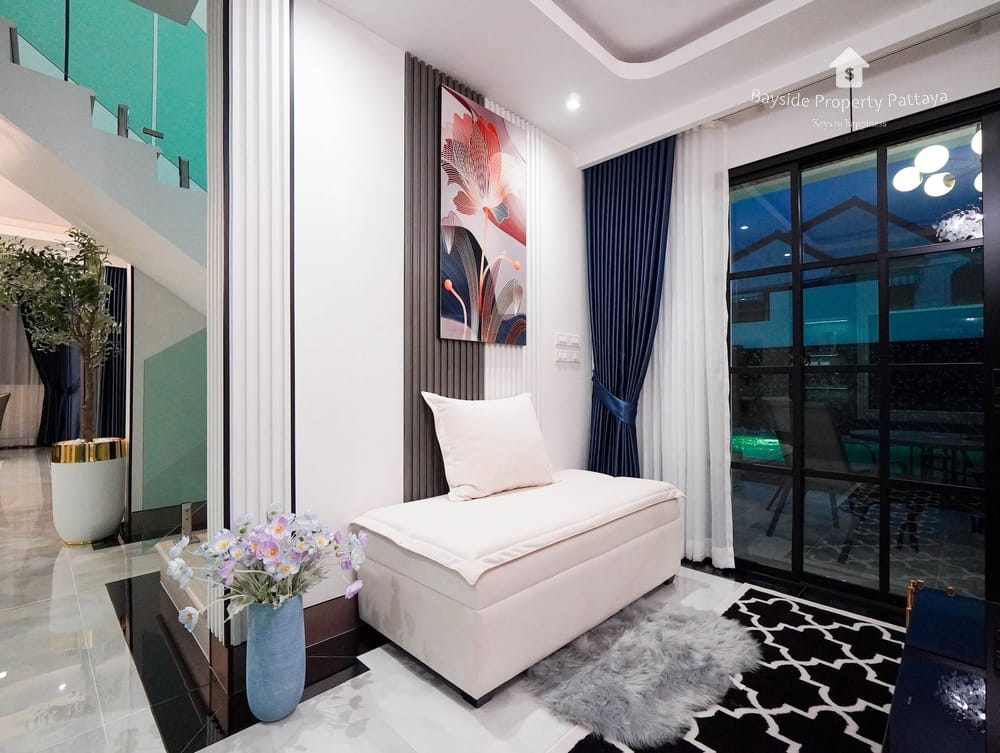 Spacious 4-Bedroom Detached House for Sale in East Pattaya with Air Conditioning 19