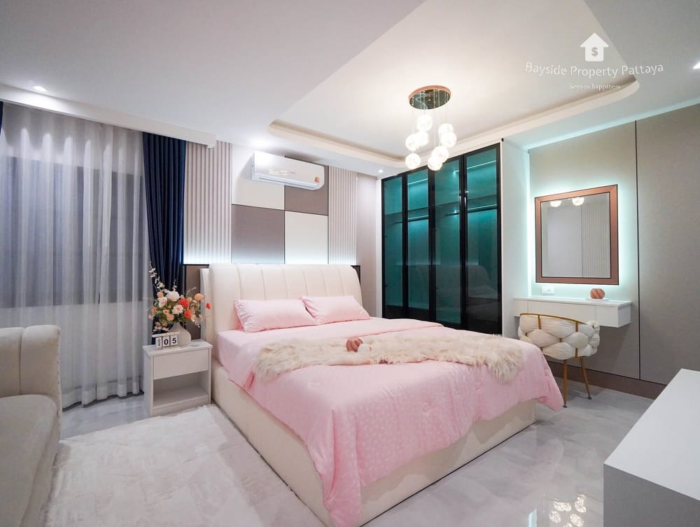 Spacious 4-Bedroom Detached House for Sale in East Pattaya with Air Conditioning 21