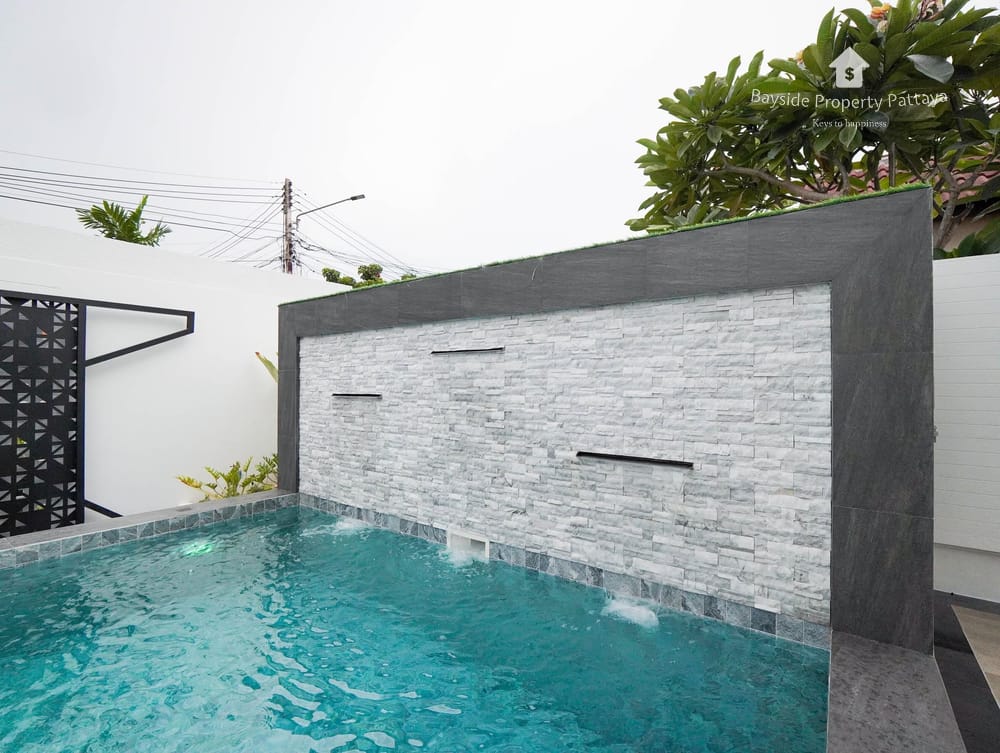 Spacious 4-Bedroom Detached House for Sale in East Pattaya with Air Conditioning 22