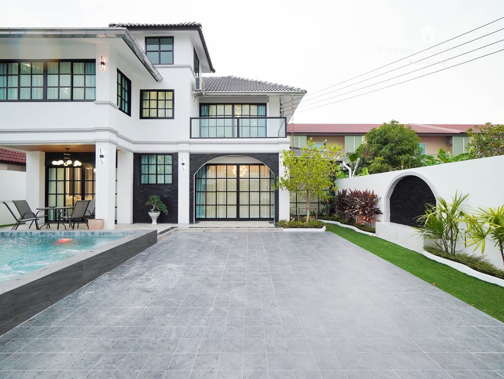 Spacious 4-Bedroom Detached House for Sale in East Pattaya with Air Conditioning 23