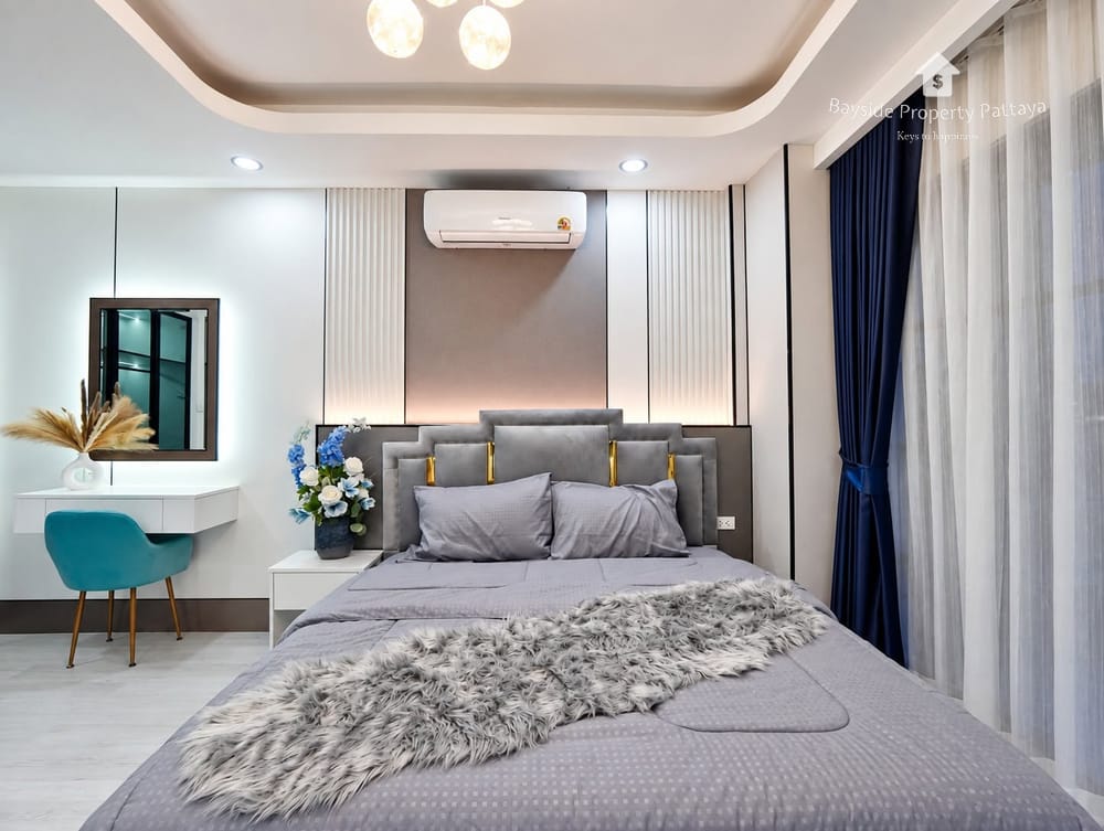 Spacious 4-Bedroom Detached House for Sale in East Pattaya with Air Conditioning 29