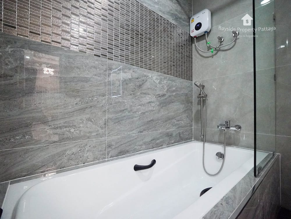 Spacious 4-Bedroom Detached House for Sale in East Pattaya with Air Conditioning 30