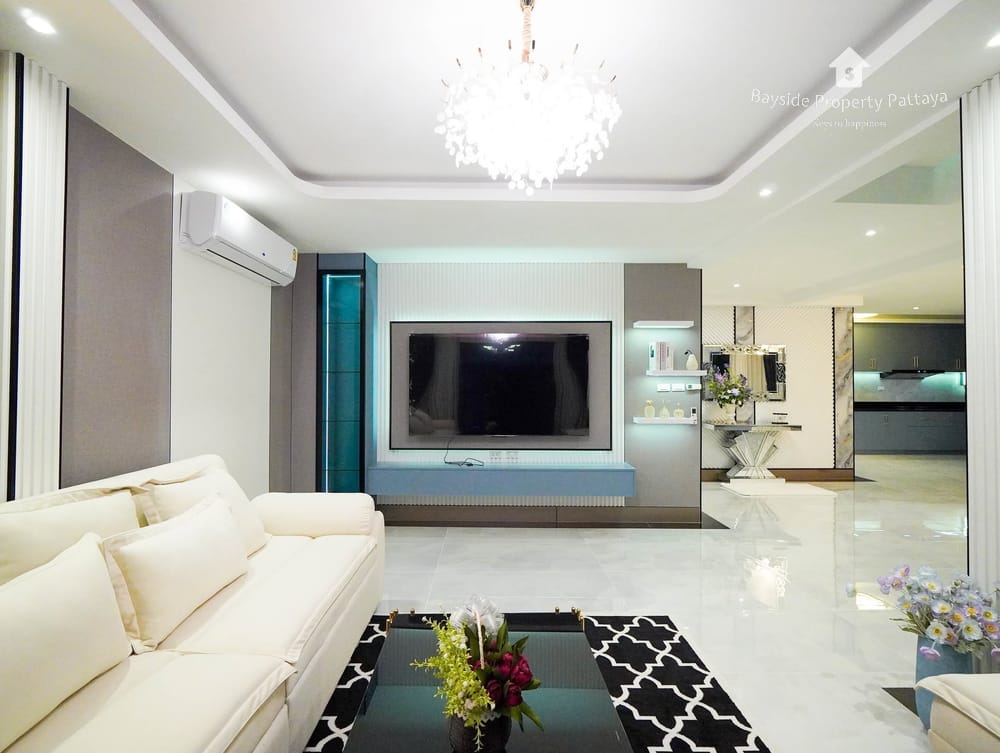 Spacious 4-Bedroom Detached House for Sale in East Pattaya with Air Conditioning 32