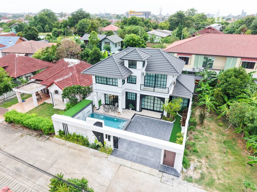 Spacious 4-Bedroom Detached House for Sale in East Pattaya with Air Conditioning 34