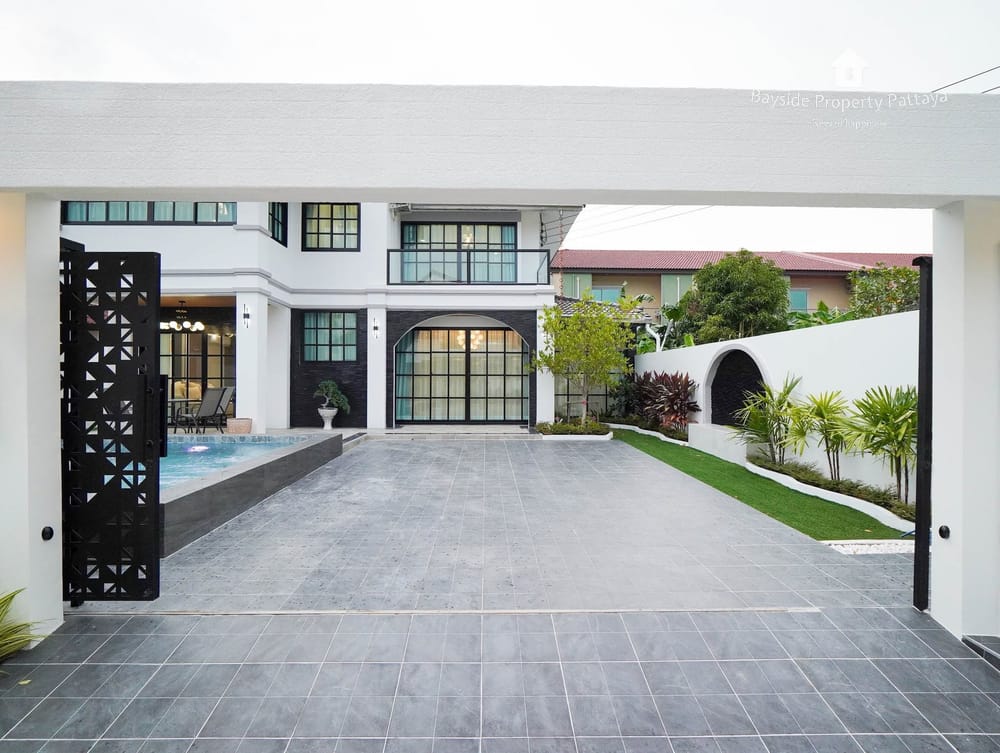 Spacious 4-Bedroom Detached House for Sale in East Pattaya with Air Conditioning 35
