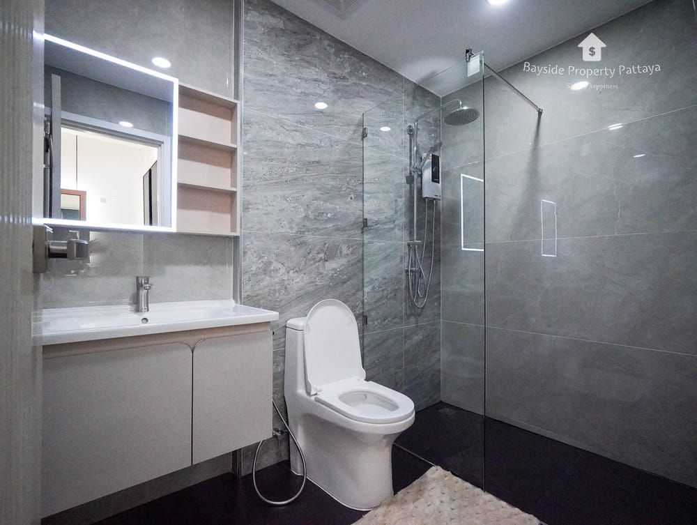 Spacious 4-Bedroom Detached House for Sale in East Pattaya with Air Conditioning 36