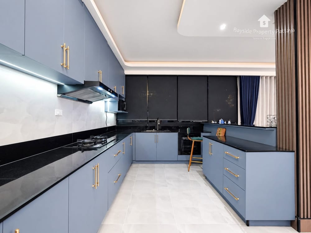 Spacious 4-Bedroom Detached House for Sale in East Pattaya with Air Conditioning 40