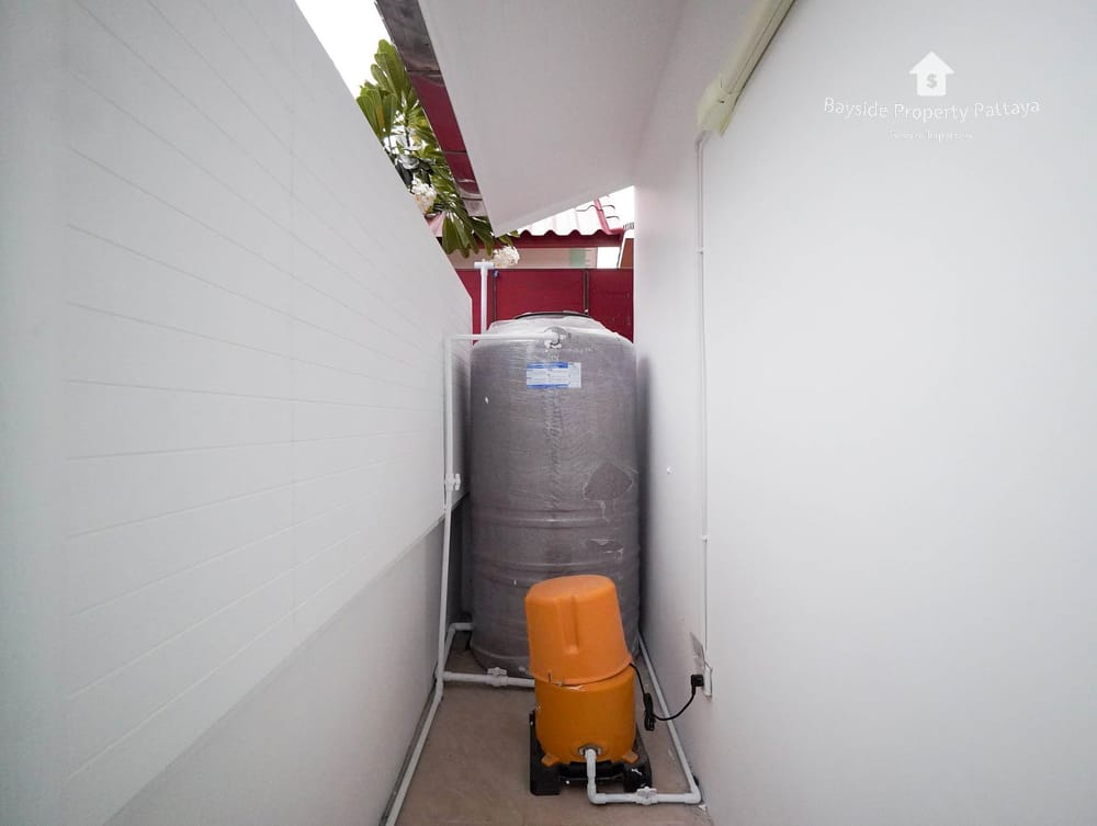 Spacious 4-Bedroom Detached House for Sale in East Pattaya with Air Conditioning 41