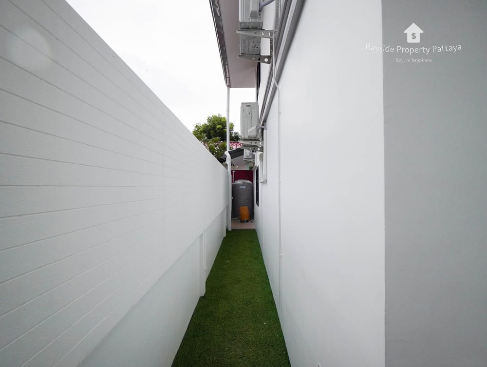 Spacious 4-Bedroom Detached House for Sale in East Pattaya with Air Conditioning 42