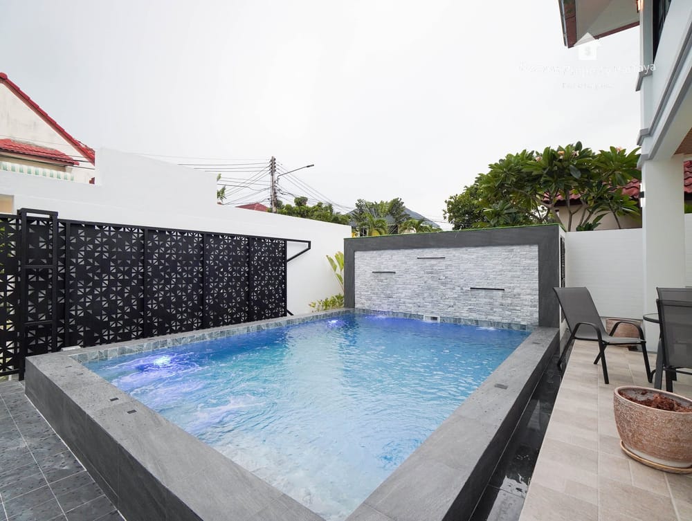 Spacious 4-Bedroom Detached House for Sale in East Pattaya with Air Conditioning 43