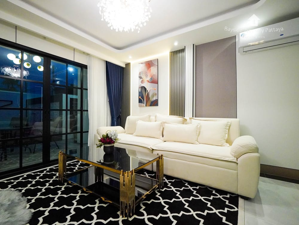 Spacious 4-Bedroom Detached House for Sale in East Pattaya with Air Conditioning 44