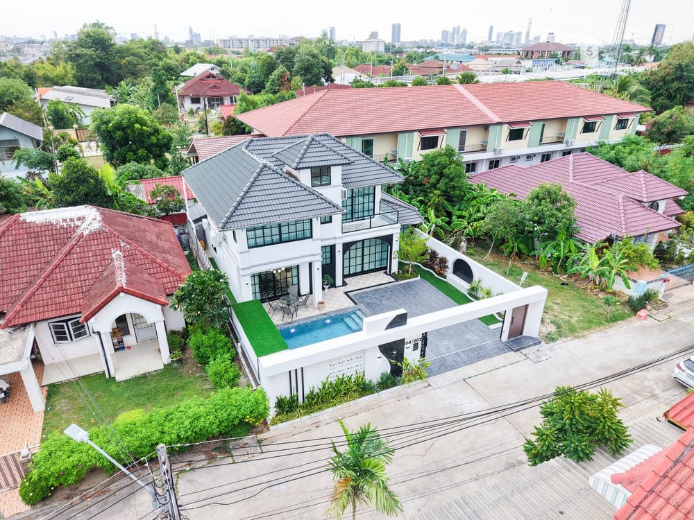 Spacious 4-Bedroom Detached House for Sale in East Pattaya with Air Conditioning 45