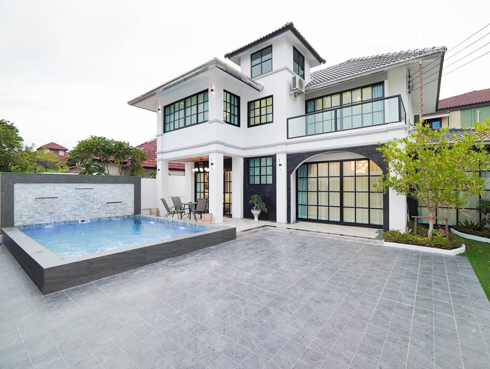 Spacious 4-Bedroom Detached House for Sale in East Pattaya with Air Conditioning 2