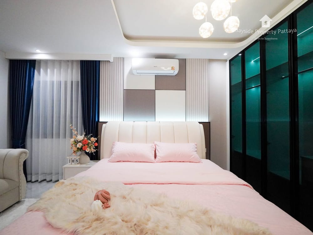 Spacious 4-Bedroom Detached House for Sale in East Pattaya with Air Conditioning 49