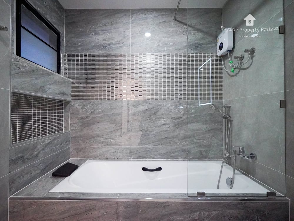 Spacious 4-Bedroom Detached House for Sale in East Pattaya with Air Conditioning 50